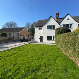 3 bedroom Home in chesterfield with front and back gardens, Hotel in Chesterfield