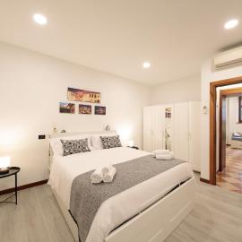Domus Arena Exclusive Apartment - 5 letti - 300 mt Arena di Verona، فندق في فيرونا