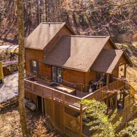 Whispering Pines Cabin, hotel a Whittier