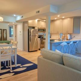 2 Bdrm/2 Bath, Sleeps 6, Pool, Balcony, Wi-Fi, TVs