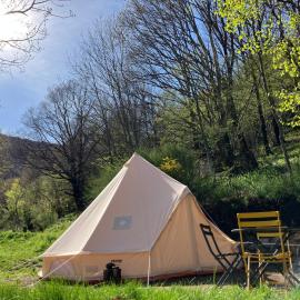 Tente Tipi en pleine forêt, hotel v mestu Burzet