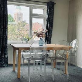 Central Upton Upon Severn 2 bedroom property sleeps 6, hotel in Upton upon Severn