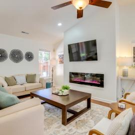 Mini Putting Green & Fire Pit: Simpsonville Gem