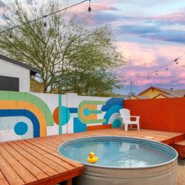 Amazing NEW Oasis Pool, Mins to DT & PHX Airport, hotel in Phoenix