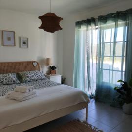 CasaDizoko, hotel in Odeceixe