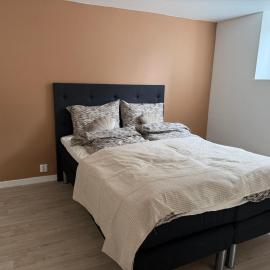 Cozy apartment in ås sentrum One bedroom, one common room, one kitchen and bathroom with tub, hotel em Ås