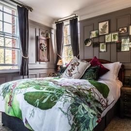 Hand and Spear, hotel v destinaci Weybridge