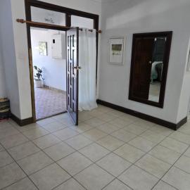 Oasiselfcatering guest house, hotel sa Vosburg