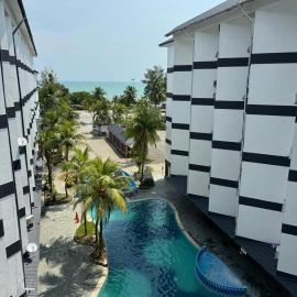 Golden Straits Villas Beach Resort - Nomad Homestay – hotel w mieście Port Dickson