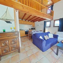 Studio Mezzanine Confortable à 200m de la Plage - FR-1-224B-245, hotel in Barbâtre