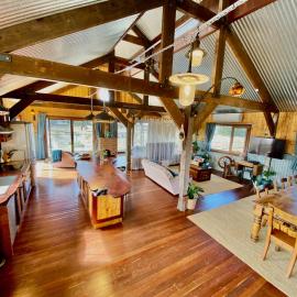 The Barn at Piney Ridge Farm - Bed & Breakfast، فندق في Nairne