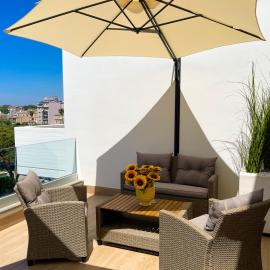 GEA SEAVIEW APARTMENT - Bright Top-Floor Gem in central Nettuno, Steps from the Station, hotel u gradu 'Nettuno'