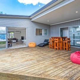 Whiritoa Beach Getaway - Room for all!!, hotel v destinaci Whiritoa