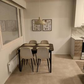 Uudehko rivitalokaksio 60 m2, sauna, מלון בליאקסה