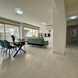 2 bedrooms flat near center, hotelli kohteessa İncirli
