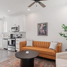 NEW Couyon House Luxury Amenities Fast WiFi 65 TV
