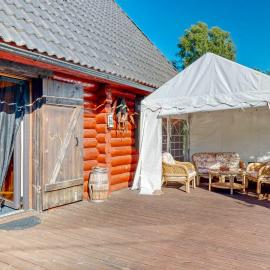 Part of house, sauna and terrace, hotel Ranniku városában