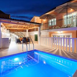 Holiday house Cavela โรงแรมในGustirna