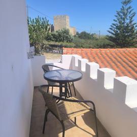 Artemis Hotel-MeRaki Restaurant – hotel w mieście Frangokastello
