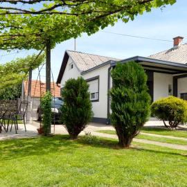 Kuća za odmor BARBARELLA - prostrani 2BR apartman, parking & WiFi, hotel a Čakovec