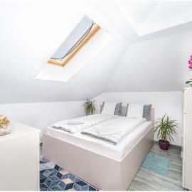 Bloc nou cu parcare privata - Hella apartament، فندق في Giroc