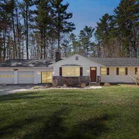 Melvin Village - 5 Bed 3 Bath Arcade Near Lake Pet Friendly fee applies, hotel in Tuftonboro
