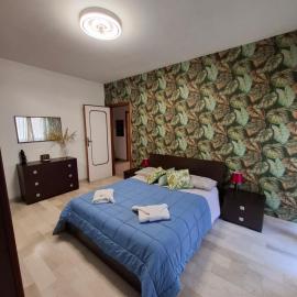 Grande Appartamento a 2 Passi dal Mare con Comfort, hotel in Silvi Marina