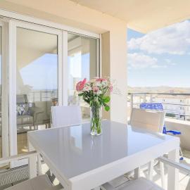 2 Bedroom Beautiful Apartment In Stella Plage, hotel in Stella-Plage