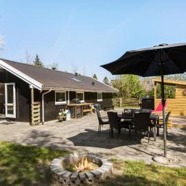3 Bedroom Nice Home In Glesborg, hotell sihtkohas Glesborg