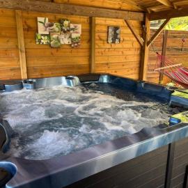 Gwada-Zen-Breizh 3 hébergements au choix 1 avec piscine privée, 1 avec jacuzzi privé, 1 simple sans piscine ni jacuzzi