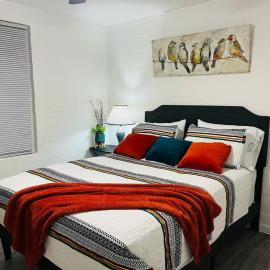NEW! 5 minutes from Convention Center, Shopping Centers & Airport