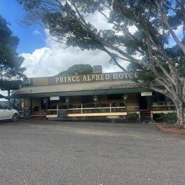 gundy pub & caravan park – hotel w mieście Gundiah