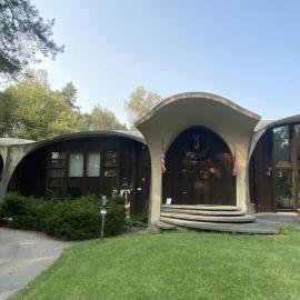 HOUSE Of THE FUTURE IN THE WOODS OF WEST LANSING, hotel em Lansing