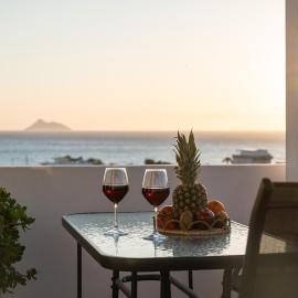 Kalamaki-Sunset - Scenic Sunset & Sea Views - Steps from Shore!, hotel in Kalamaki
