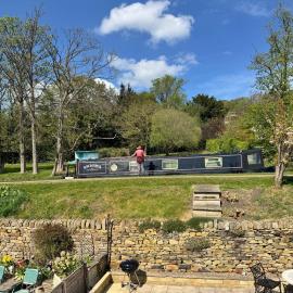 Canalside Riddlesden, 2 Bedroom house with parking Easy access to Skipton Haworth Ilkley Saltaire and Keighley Worth Valley Railway