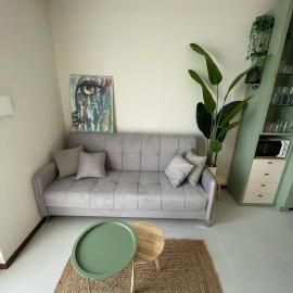 Lakefront Apartment with Panoramic Pool, hotel in Ranzanico