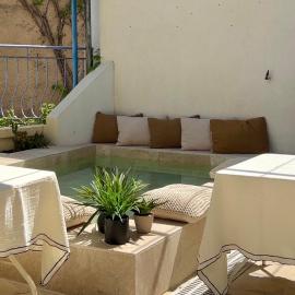 Hôtel L'Escale Au Soleil, hotel u gradu Sent-Egilf