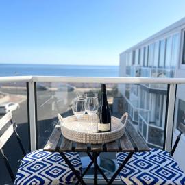 Beachside retreat with ocean views in Glenelg