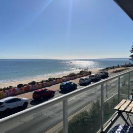 Oceanview escape in beachside Glenelg