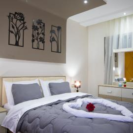 C106- Amazing & Colourful Apartment near High Speed Train Station
