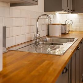 Beautiful Barn Conversion - Orchard Escape for 12!, hotel a Cropthorne