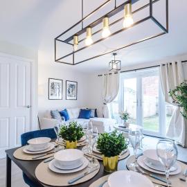 Modern Equipped Liverpool Home - Walk to John Lennon Airport JLR Speke - 3 BDR - 5 Beds - Free Parking x2 - 2 Full Bath - By Samina, Arz Stays