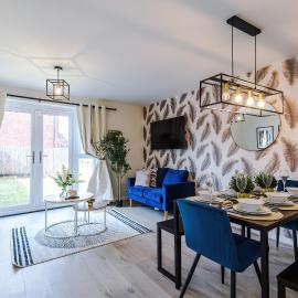 Modern Equipped Liverpool Home - Walk to John Lennon Airport JLR Speke - 3 BDR - 5 Beds - Free Parking x2 - 2 Full Bath - By Samina, Arz Stays