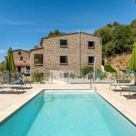 Cozy Apartment with Pool