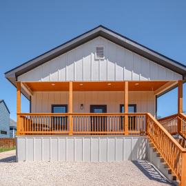 3BR-2BA Cityscape Haven with Panoramic Tower View