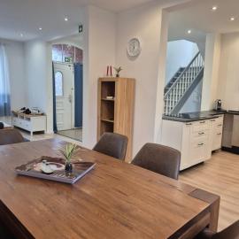 TuaCasa - Premium Gästehaus mit 5 Zimmern, Hotel in Hessisch Oldendorf