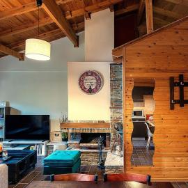 Pierian Chalets by TETOS - Grand، فندق في Velventos