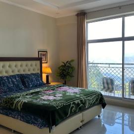 Murree - Bhurban Apartment with Private Balcony, hotel in Bhurban