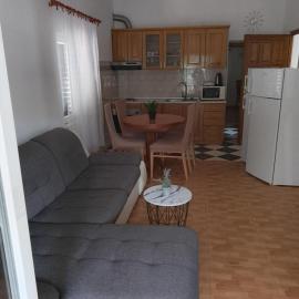 Apartments Ivana, хотел в Ловище
