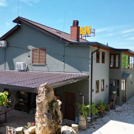Hani i Ilirit, hotel u gradu Cërrik